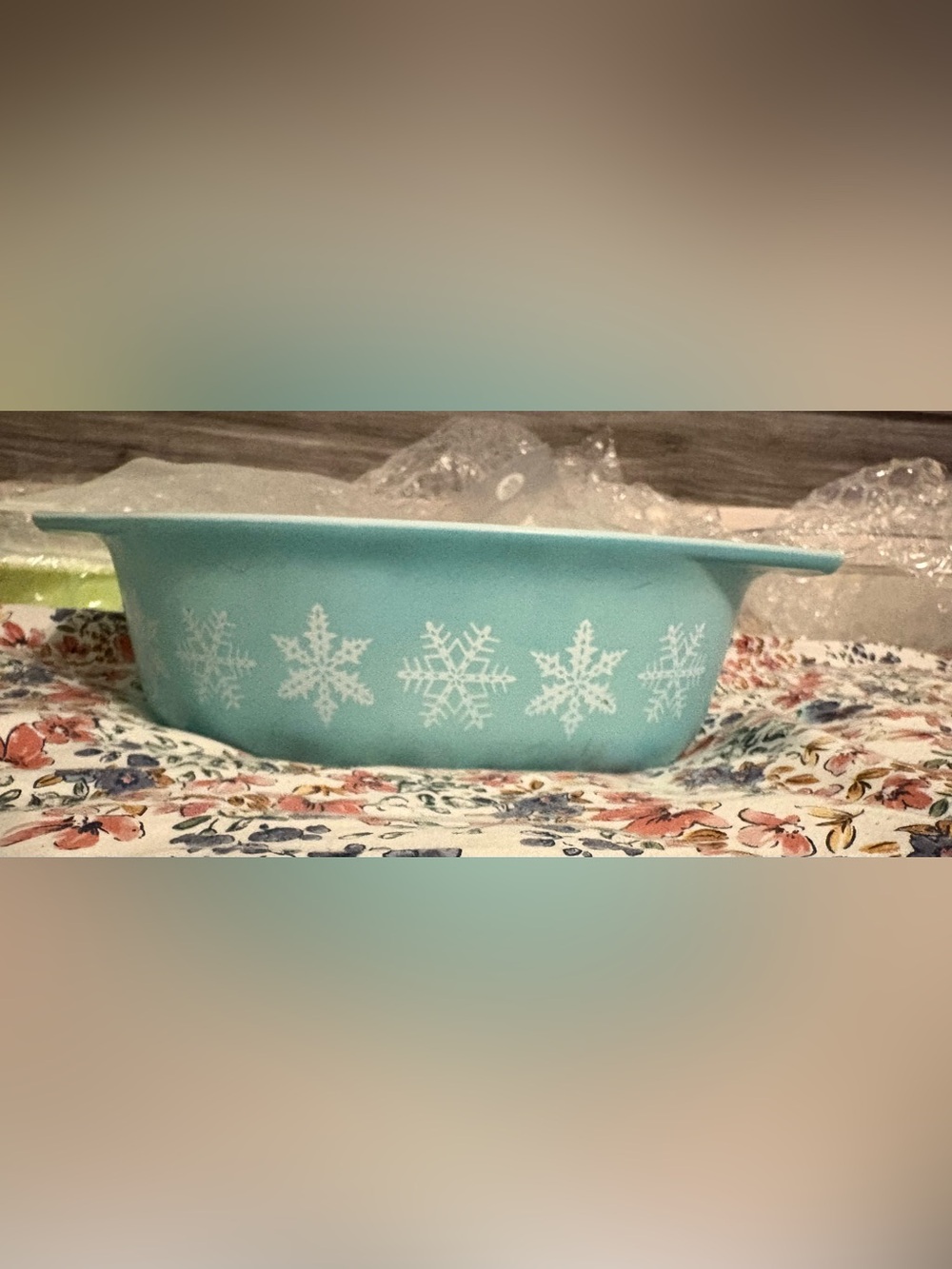 298- vintage pyrex 1.5qt snowflake divided baking dish